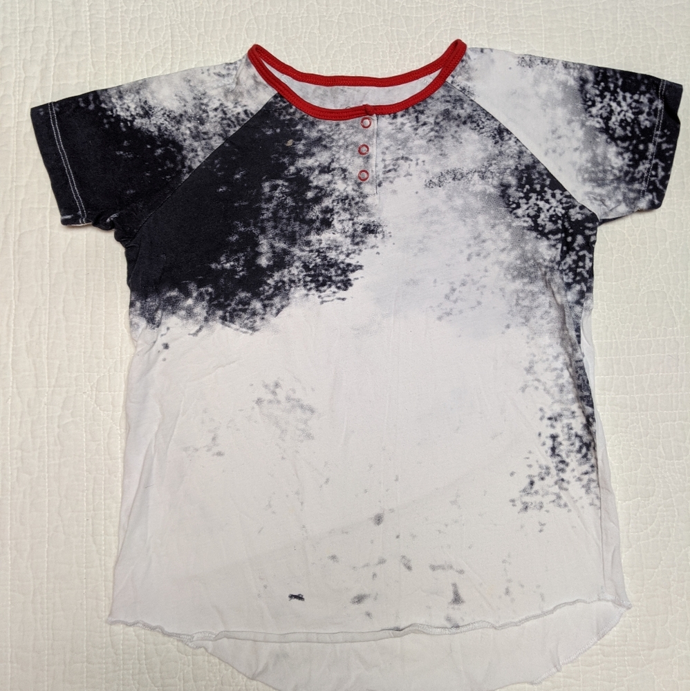 EGG by Susan Lazar graphic t-shirt size 8